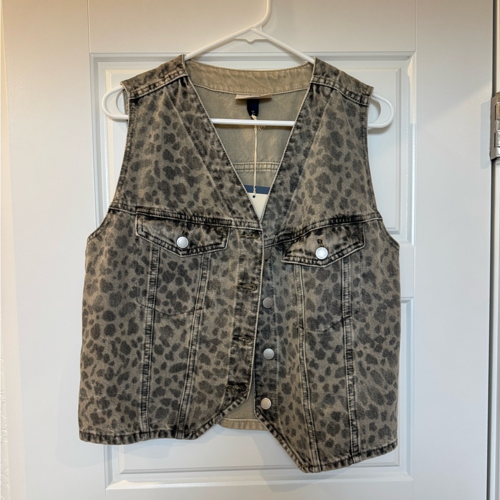 Universal Thread Leopard Print Vest - Picture 2 of 4